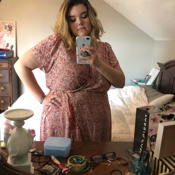 Meet your Posher, Haley - Picture 3 of 3